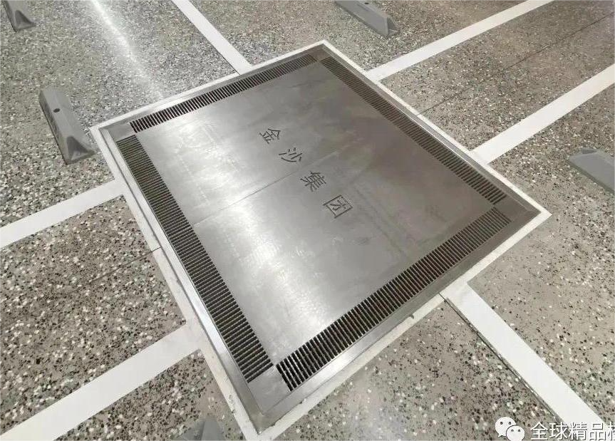 不锈钢井盖铺装现场图